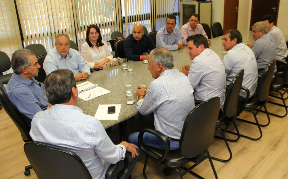 Reunião Ex-prefeitos de LAGUNA CARAPÃ (3).JPG