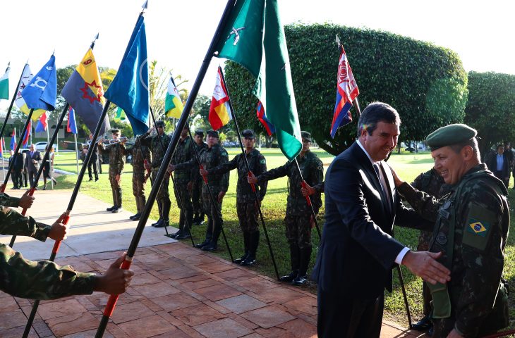 Comandante do Exército conhece peculiaridades do CMO