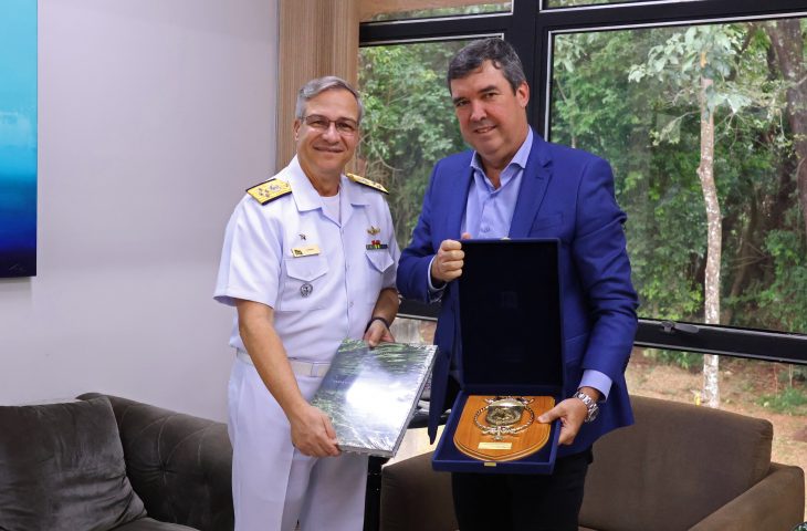 Governador Eduardo Riedel recebe o chefe do Estado Maior da Armada