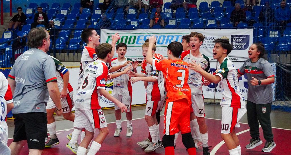 Em Campo Grande, equipe catarinense sagra-se bicampeã da Taça Brasil Sub-15 de futsal masculino