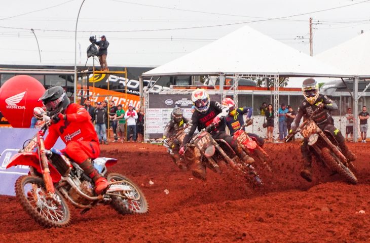 MUITA ADRENALINA E ESPORTE RADICAL COM A CORRIDA DE MOTOCROSS 2023 