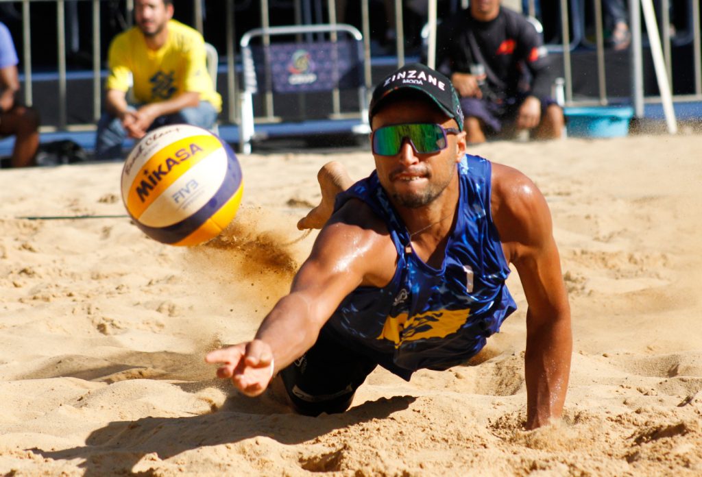 Beneficiário do Bolsa Atleta, Arthur Mariano é campeão do Circuito Brasileiro Vôlei de Praia 2023