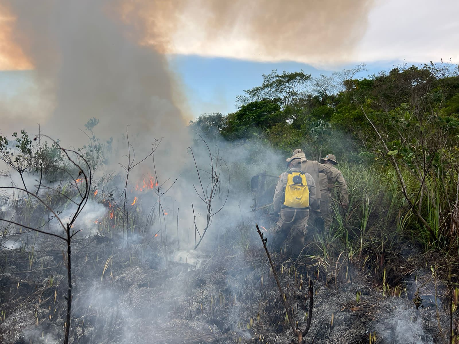 WhatsApp Image 2023 09 20 at 16.29.29 3 Por terra, água e ar: bombeiros iniciam combate aéreo a focos de incêndio em Bonito