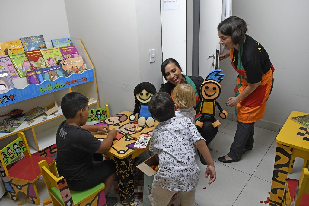 Brinquedoteca do Hemosul no Hospital Regional Foto Bruno Rezende Lúdica e educativa: brinquedoteca para crianças com hemofilia é inaugurada por Hemosul e Aphems