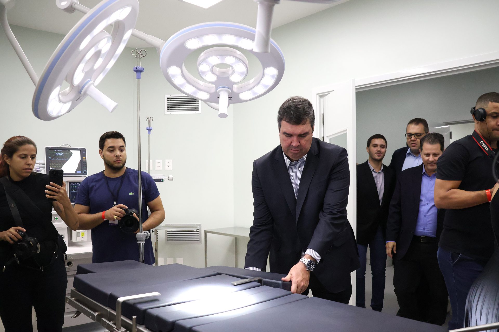 Governador participa da entrega do novo hospital da Cassems em Dourados