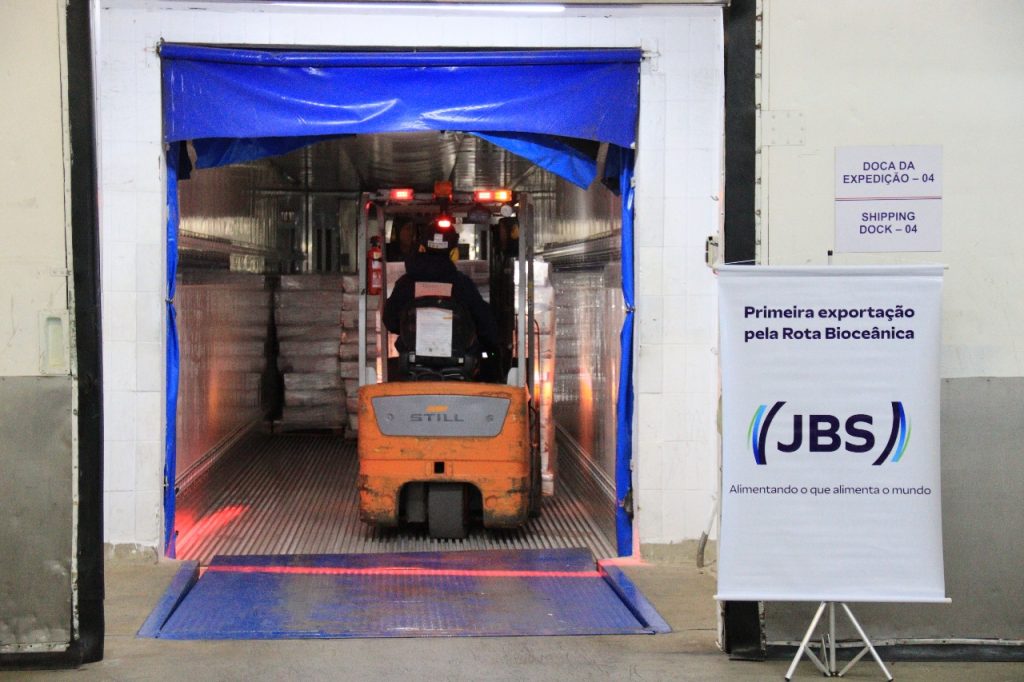 Caminhão de cargas que ‘inaugura’ Rota Bioceânica leva carne de MS até o norte do Chile