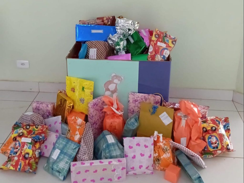 02 e1701809284206 Secretaria de Saúde arrecada mais de 1,3 mil brinquedos para a ‘Caixa Encantada’