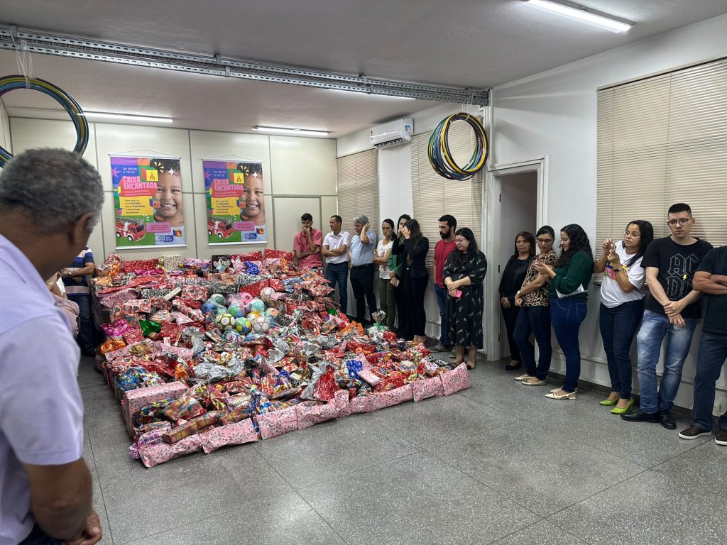 Ageprev arrecada mais de 1,1 mil brinquedos na campanha Caixa Encantada