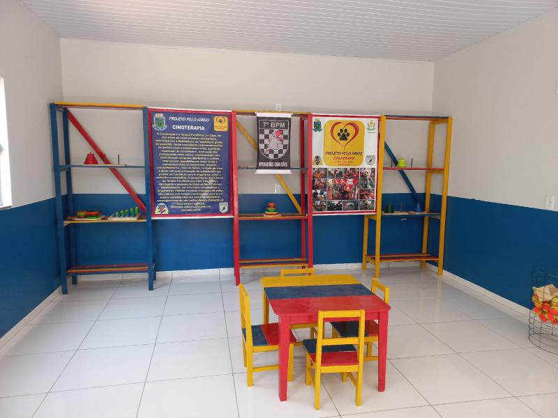 Móveis confeccionados em presídio de Aquidauana são doados a projeto de assistência infantil
