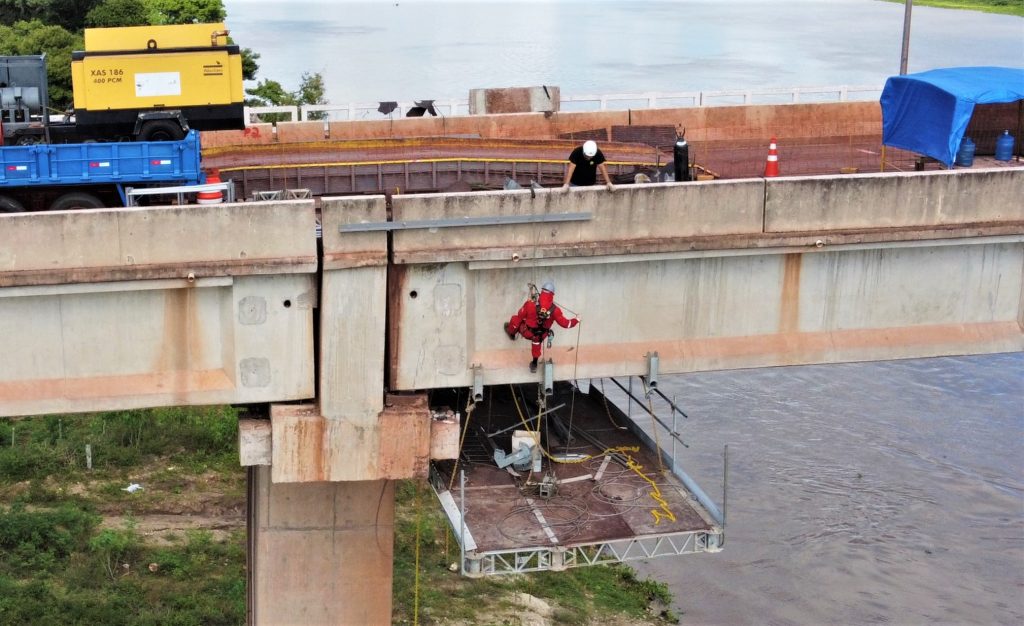 reparos ponte sobre o Rio Paraguai Foto Saul Schramm 17