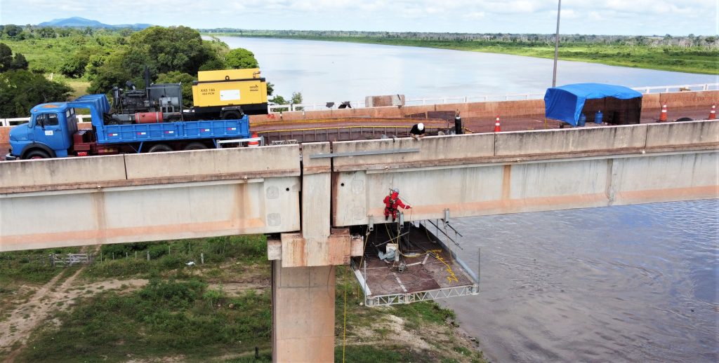reparos ponte sobre o Rio Paraguai Foto Saul Schramm 18