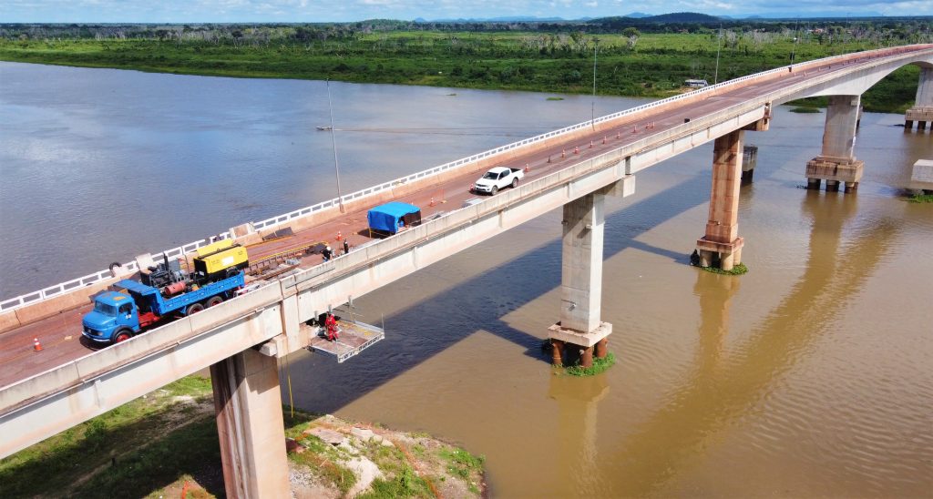 reparos ponte sobre o Rio Paraguai Foto Saul Schramm 20 Com estrutura de última geração e apoio de alpinistas, avançam reparos da ponte sobre o rio Paraguai