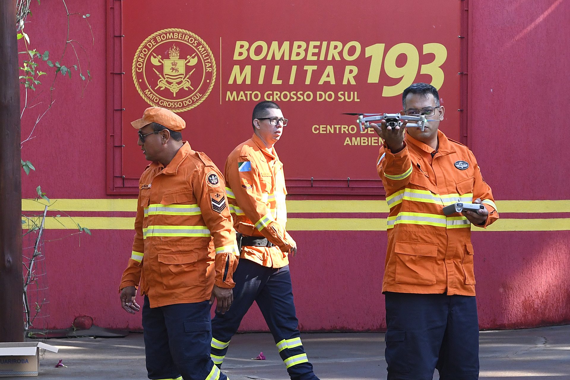 Com ações preventivas e bases avançadas, bombeiros de MS atuam no combate a incêndios florestais no Pantanal