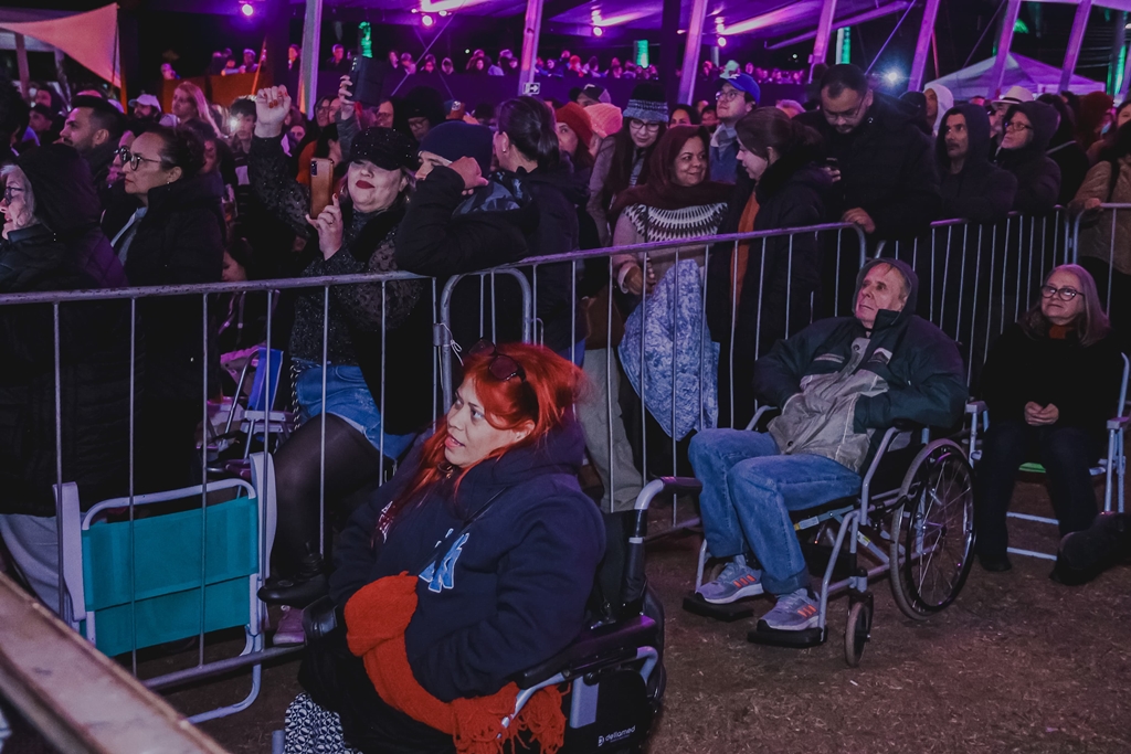 Inclusivo, Festival de Inverno de Bonito teve tradução simultânea em Libras e áreas reservadas