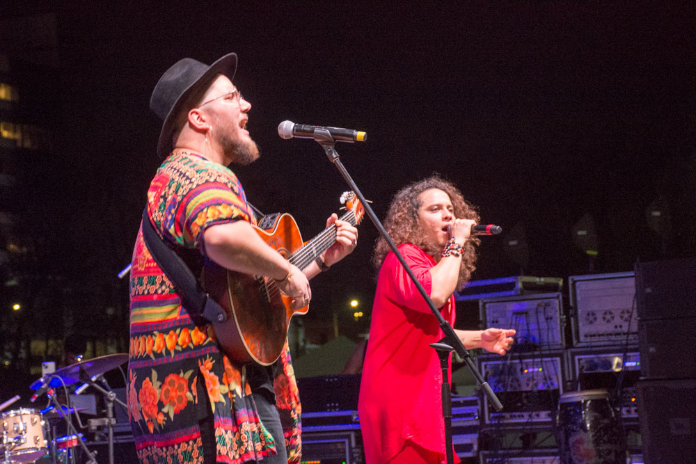 Som da Concha: MPB e músicas autorais encantam público com Kalélo e Giane Torres