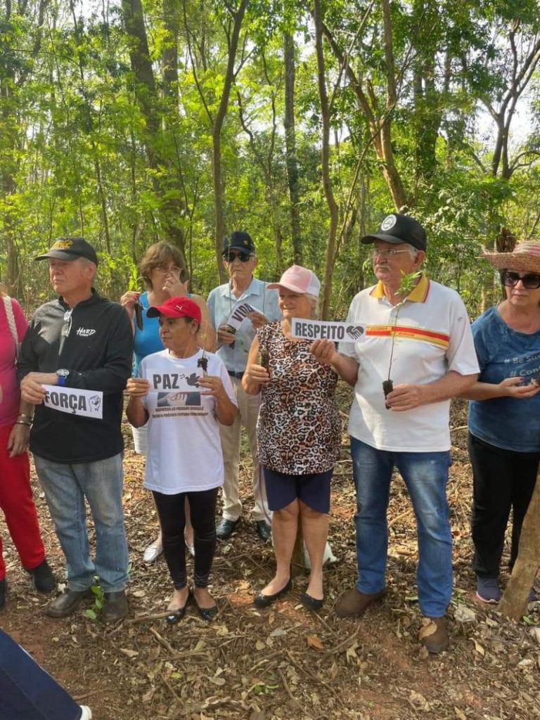 Ação Cidadania ECOmunitária planta árvores e semeia a ideia de que o futuro é ancestral