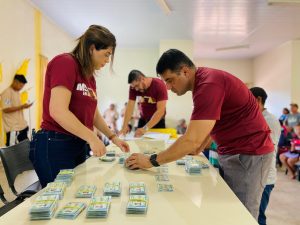 MS em Ao retorna  aldeia para entregar documentos e brinquedos de Natal