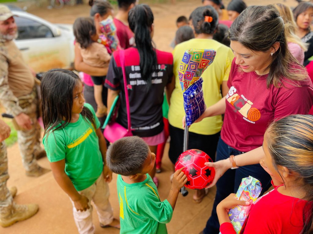 MS em Ação retorna à aldeia para entregar documentos e brinquedos de Natal