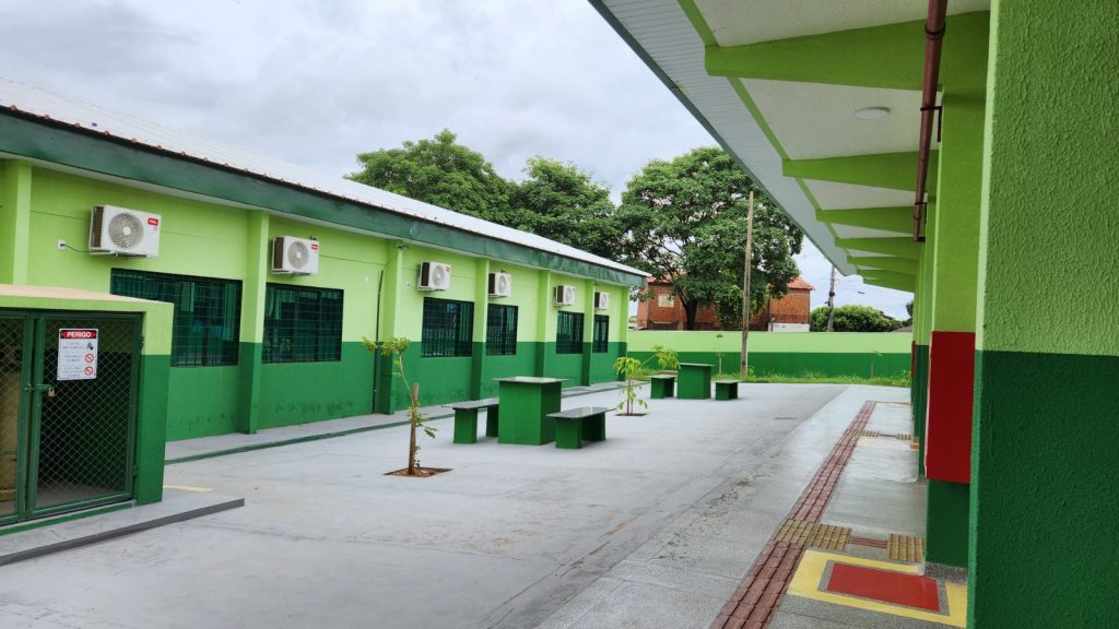  Escola Carlos Drummond de Andrade