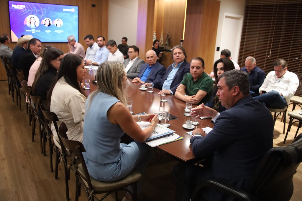 Eldorado apresenta projetos ao Governo para levar asfalto e drenagem a vários bairros da cidade Eldorado apresenta projetos ao Governo para levar asfalto e drenagem a vários bairros da cidade