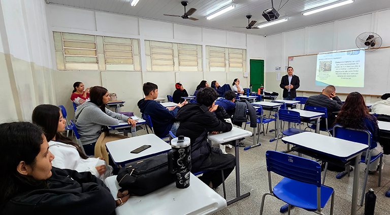 Procon e Tribunal de Justiça de Mato Grosso do Sul iniciam projeto de educação financeira nas escolas Procon e Tribunal de Justiça de Mato Grosso do Sul iniciam projeto de educação financeira nas escolas