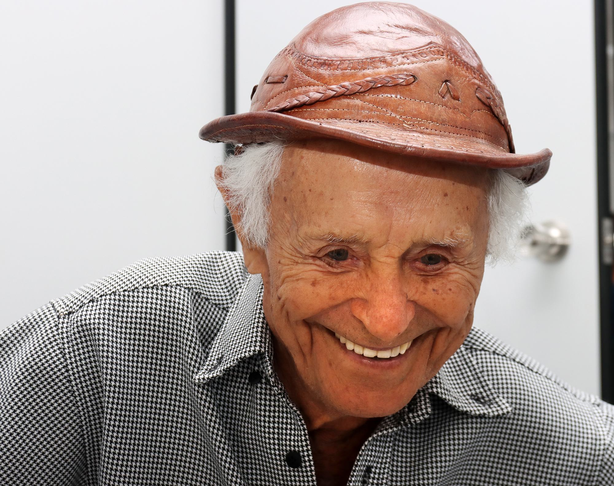 Aos 102 anos, Ranulfo renova CNH e celebra independência ao volante 3 renovacao CNH Ranulfo 2 mai25 foto rachid waqued Ranulfo