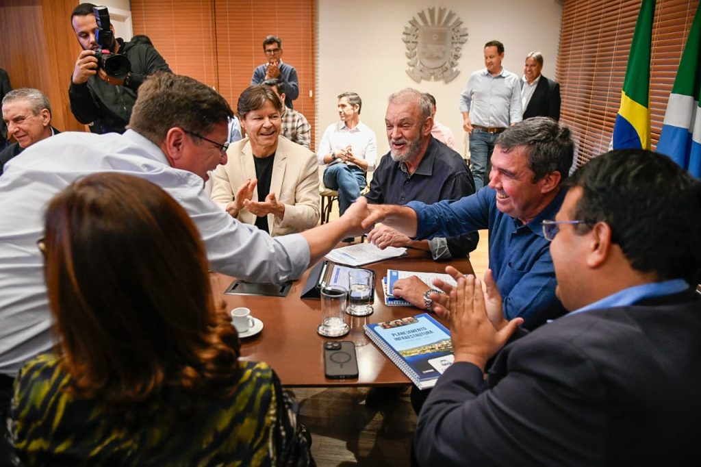 Na 2ª etapa do MS Municipalismo, Corumbá elege como prioridade a pavimentação e drenagem Na 2ª etapa do MS Municipalismo, Corumbá elege como prioridade a pavimentação e drenagem