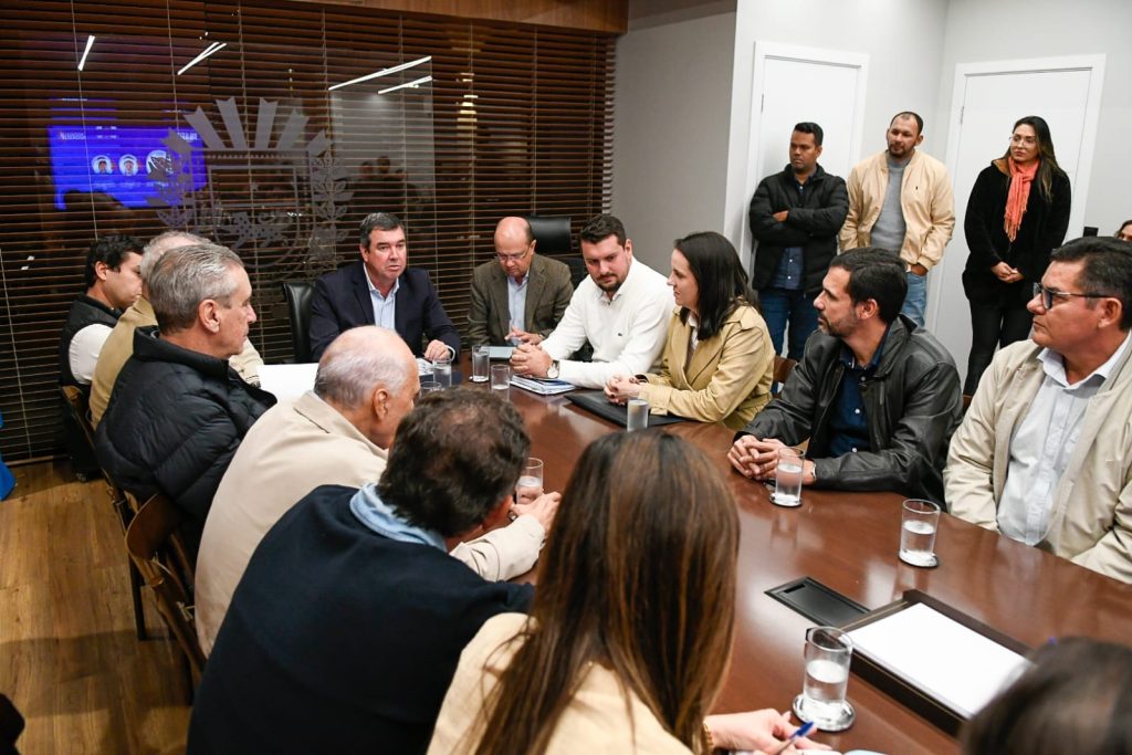 Nioaque garante asfalto para o maior bairro do município com mais de 1,3 mil habitantes Nioaque garante asfalto para o maior bairro do município com mais de 1,3 mil habitantes