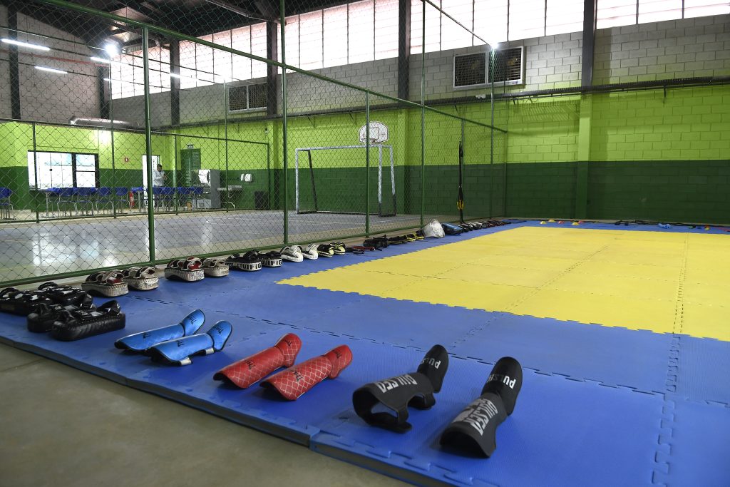 >Quadra climatizada na Escola Estadual Cristóvão Silveira