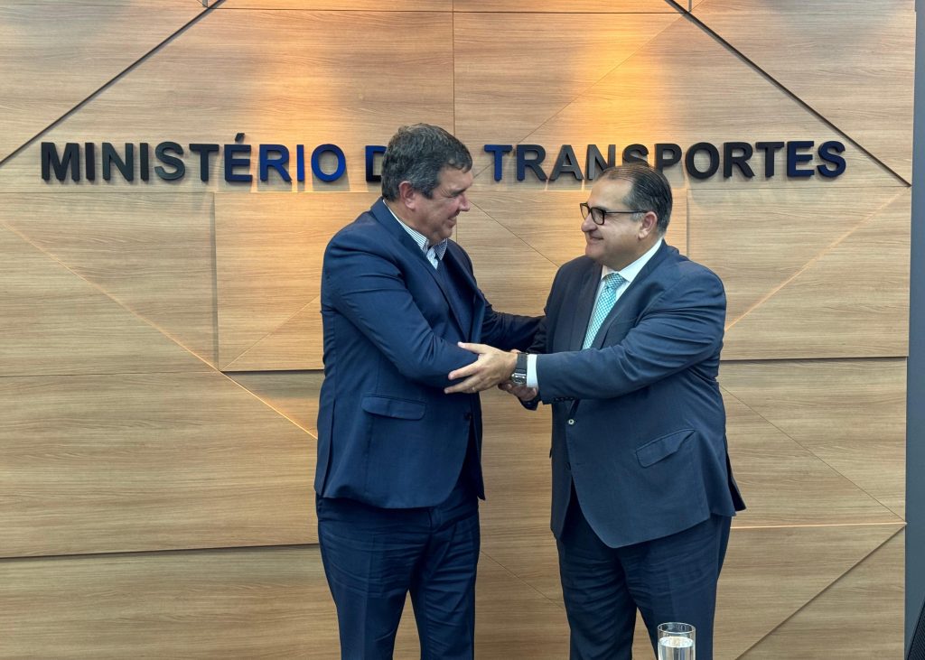 >Governador cumprimenta o ministro dos Transportes em exercício, George Santoro