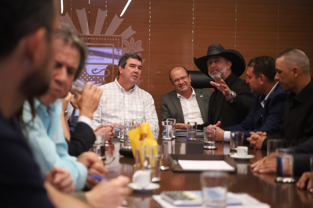 Ivinhema apresenta novas obras pelo MS Ativo Municipalismo e vai alcançar 100% de pavimentação asfáltica para o município e o Distrito de Amandina Ivinhema apresenta novas obras pelo MS Ativo Municipalismo e vai alcançar 100% de pavimentação asfáltica para o município e o Distrito de Amandina