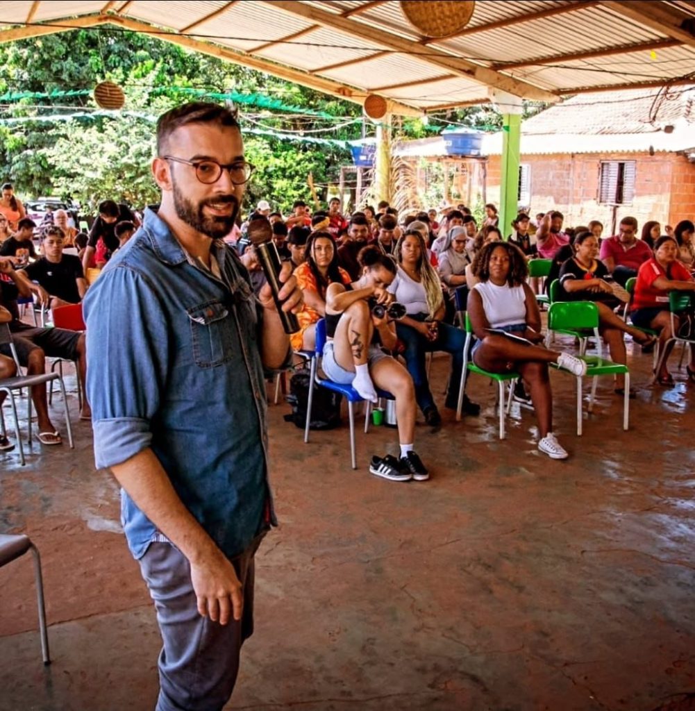 >André é jornalista e atualmente desenvolve projetos na UEMS