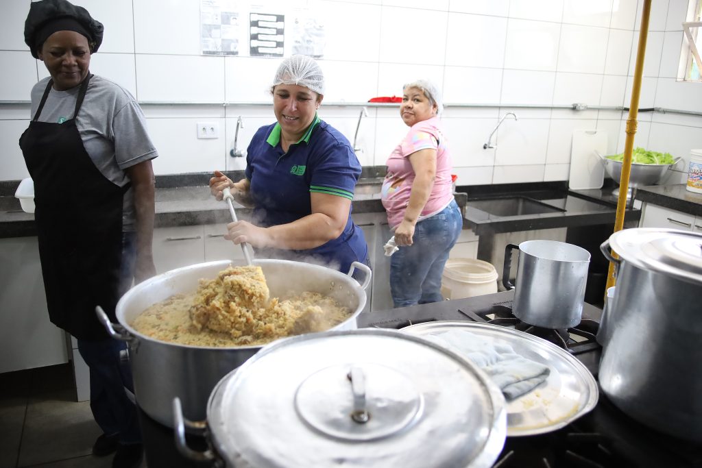 Gás natural encanado nas escolas estaduais de MS gera economia de gastos e segurança nas unidades Gás natural encanado nas escolas estaduais de MS gera economia de gastos e segurança nas unidades