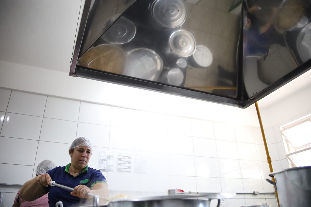 Gás natural encanado nas escolas estaduais de MS gera economia de gastos e segurança nas unidades Gás natural encanado nas escolas estaduais de MS gera economia de gastos e segurança nas unidades