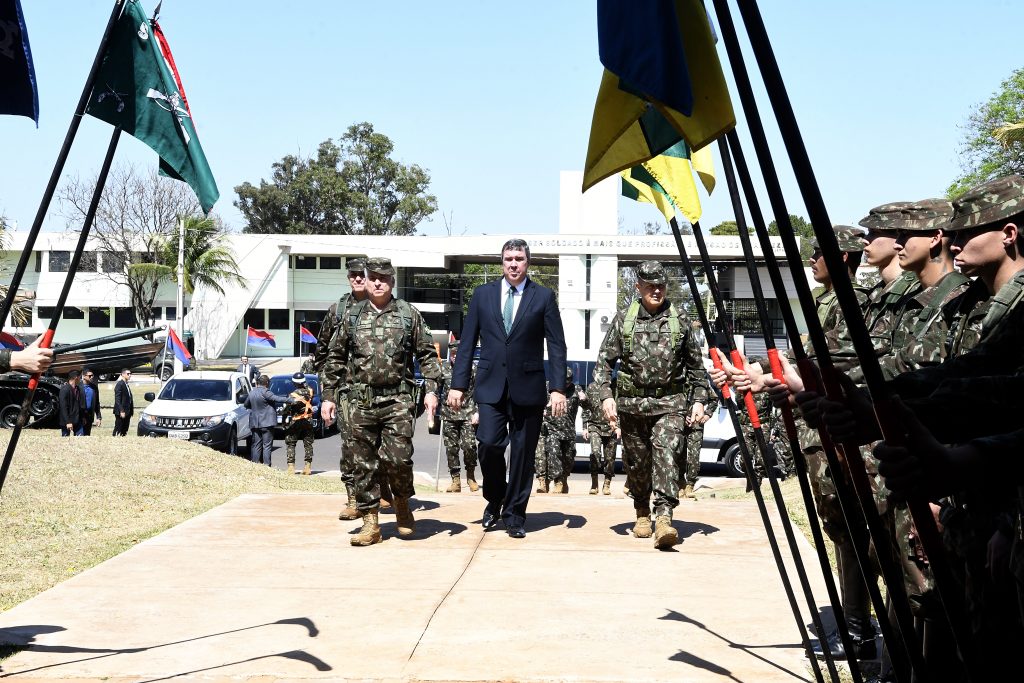 >Governador durante passagem de comando no CMO