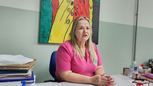 >Greicy é diretora da escola