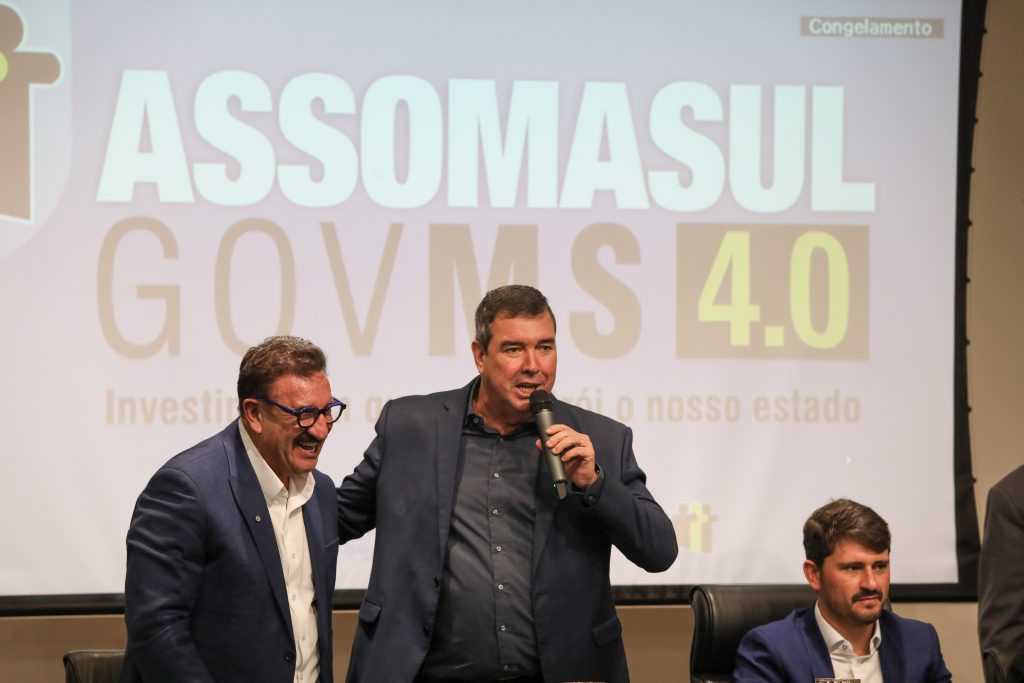 >Governador ao lado de Ratinho, convidado do evento