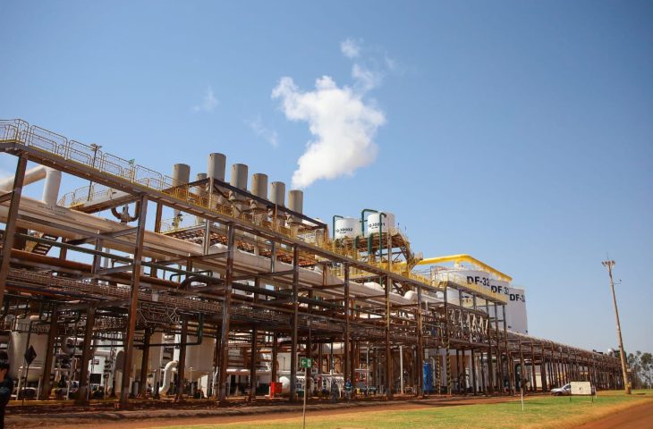 Mato Grosso do Sul projeta safra recorde de etanol, com 5 bilhões de litros produzidos em 2025/2026 Mato Grosso do Sul projeta safra recorde de etanol, com 5 bilhões de litros produzidos em 2025/2026