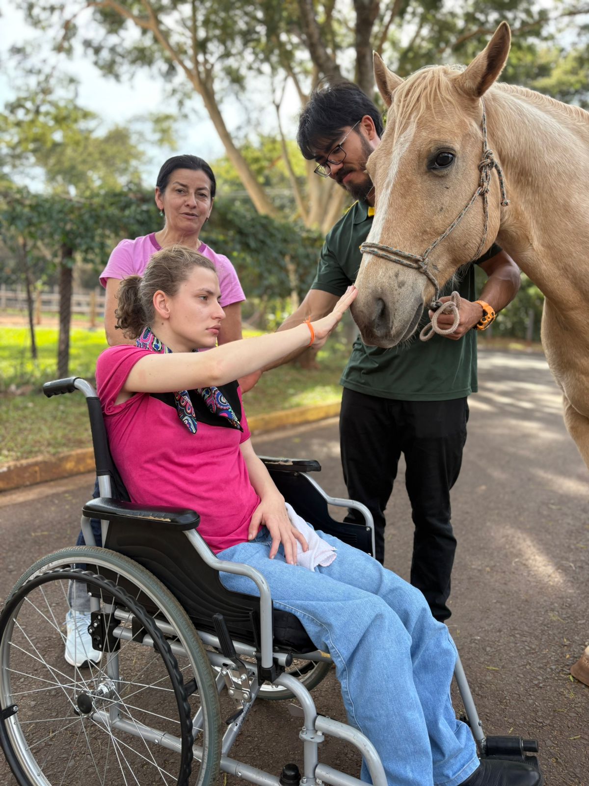 Equoterapia transforma vidas e fortalece saúde e autoestima de pessoas com deficiência em MS 3 equoterapia