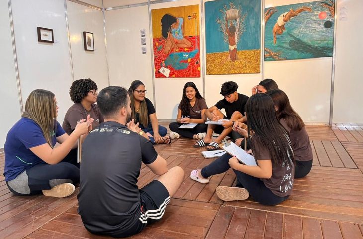 Oficina ‘Práticas de Ateliê’ convida público de todas as idades a explorar traços, cores e imaginação Oficina ‘Práticas de Ateliê’ convida público de todas as idades a explorar traços, cores e imaginação