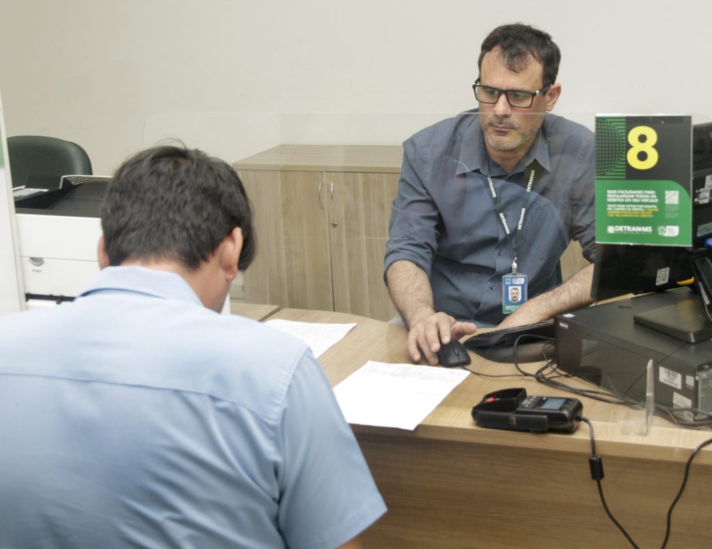 Dia do Servidor: o contato humano que faz diferença na rotina de atendimento ao público no Detran-MS Dia do Servidor: o contato humano que faz diferença na rotina de atendimento ao público no Detran-MS