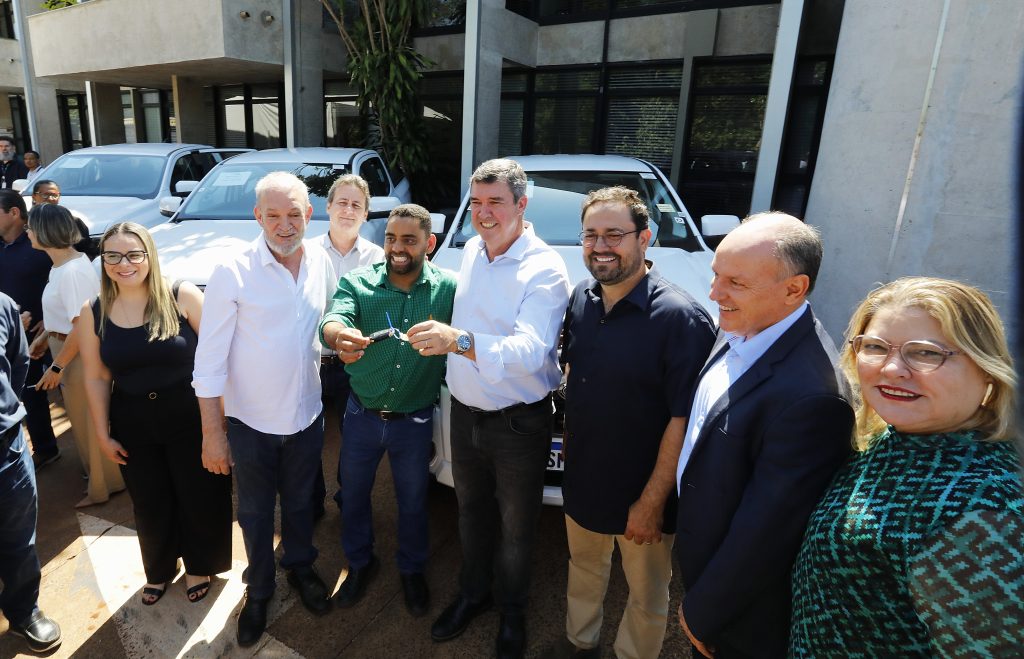 Cerimônia de entrega de caminhonetes destinadas às ações de Vigilância em Saúde Foto Saul Schramm