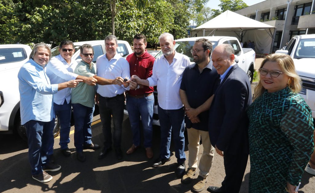 Cerimônia de entrega de caminhonetes destinadas às ações de Vigilância em Saúde Foto Saul Schramm