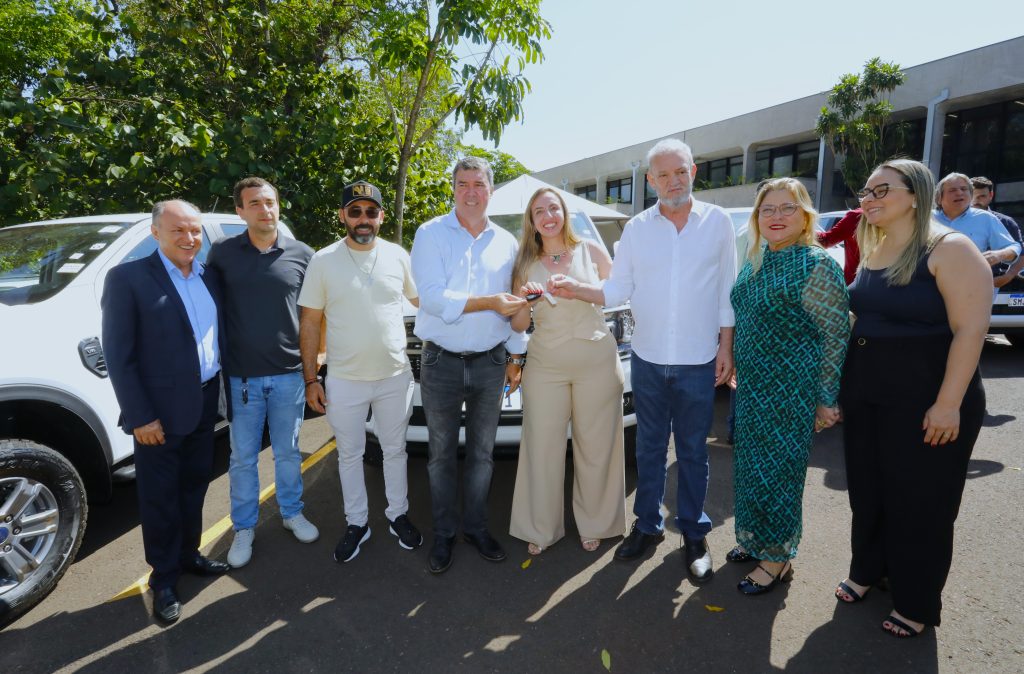 Cerimônia de entrega de caminhonetes destinadas às ações de Vigilância em Saúde Foto Saul Schramm