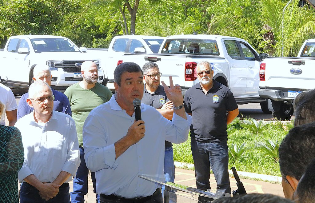 Cerimônia de entrega de caminhonetes destinadas às ações de Vigilância em Saúde Foto Saul Schramm