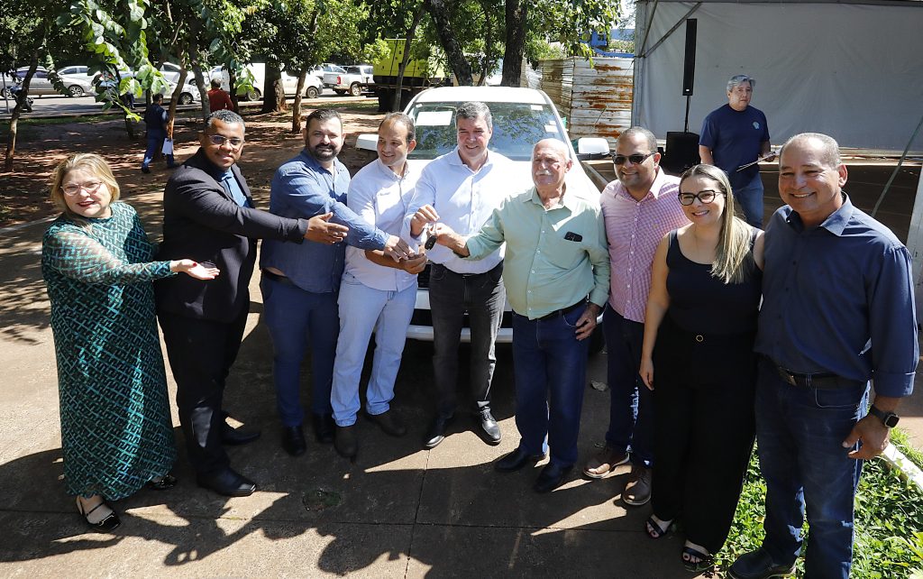 Cerimônia de entrega de caminhonetes destinadas às ações de Vigilância em Saúde Foto Saul Schramm