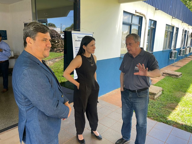 >Coordenador do CABS, Ivan Gibim Lacerda com integrantes da comitiva