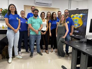 >Peritos criminais do Paraná e do Espírito Santo, representantes da Senasp, junto aos oito peritos criminais de Campo Grande e Dourados.