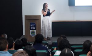 >Camila Pugliesi abordou a Comunicação Construtiva e a CNV