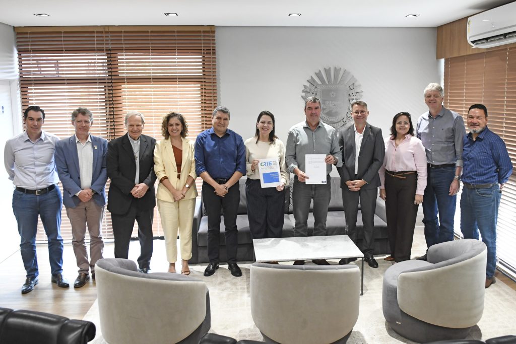 Cristiano Carvalho é nomeado como novo diretor-presidente da Fundect pelos próximos três anos Cristiano Carvalho é nomeado como novo diretor-presidente da Fundect pelos próximos três anos